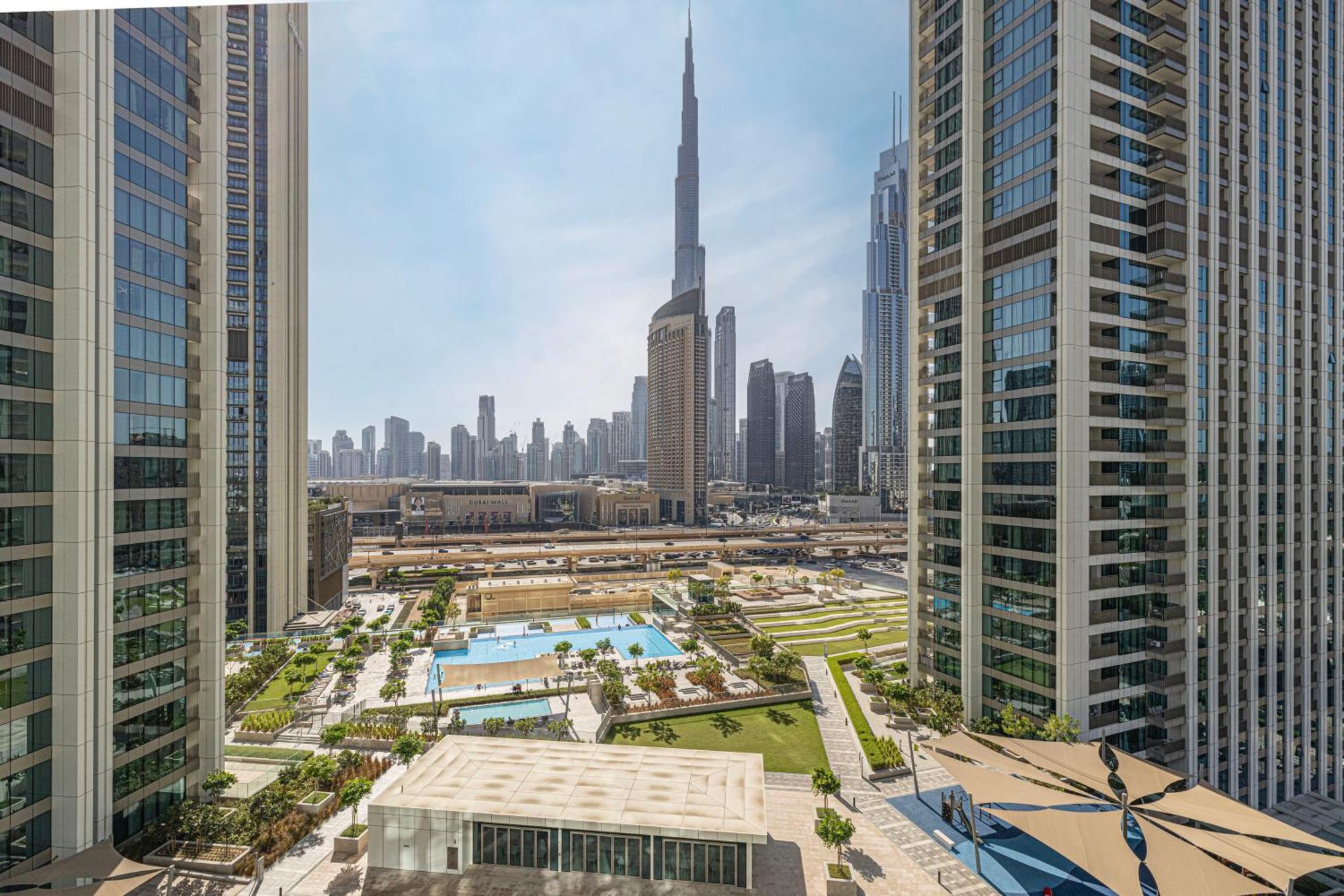 Mall Connected! Amazing Burj Khalifa View! Excellent Pool & Gym Access! Apartment *