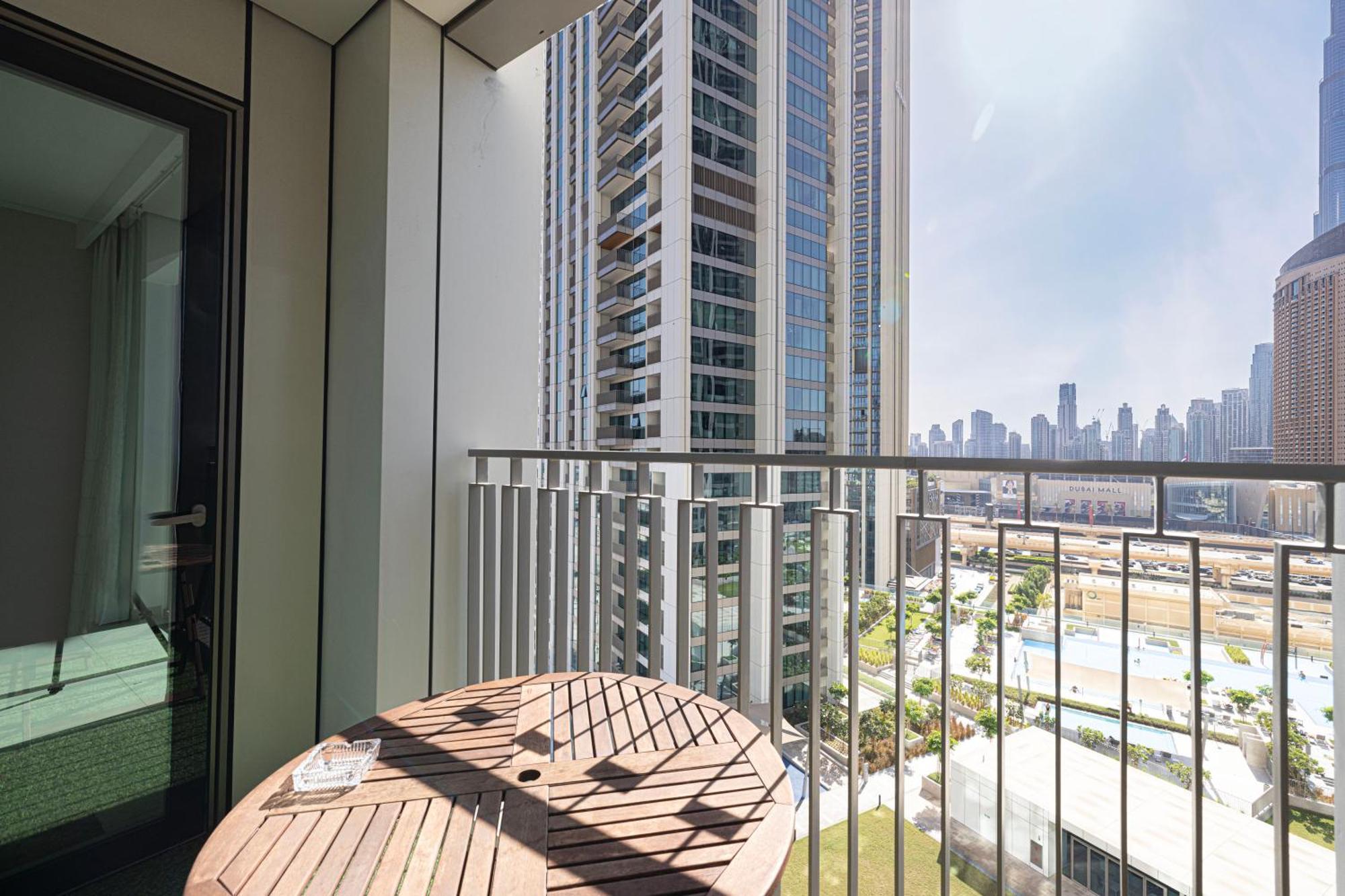 Mall Connected! Amazing Burj Khalifa View! Excellent Pool & Gym Access! Apartment Dubai