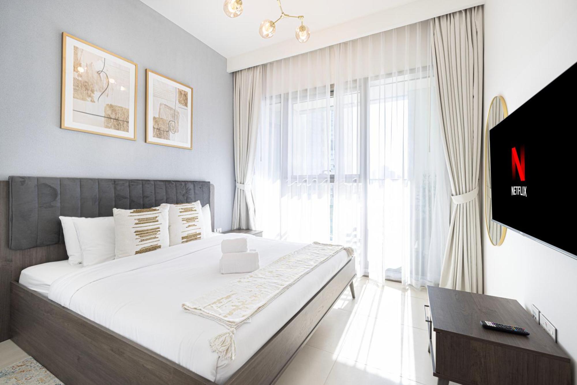 Mall Connected! Amazing Burj Khalifa View! Excellent Pool & Gym Access! Apartment *