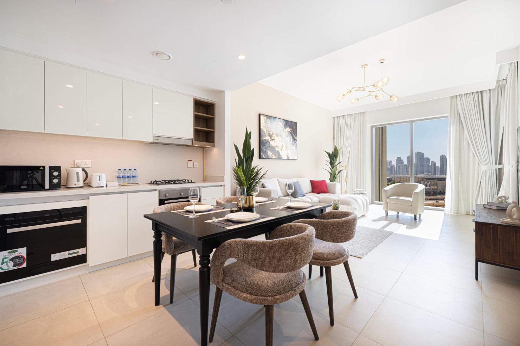 Apartment Mall Connected! Amazing Burj Khalifa View! Excellent Pool & Gym Access! *