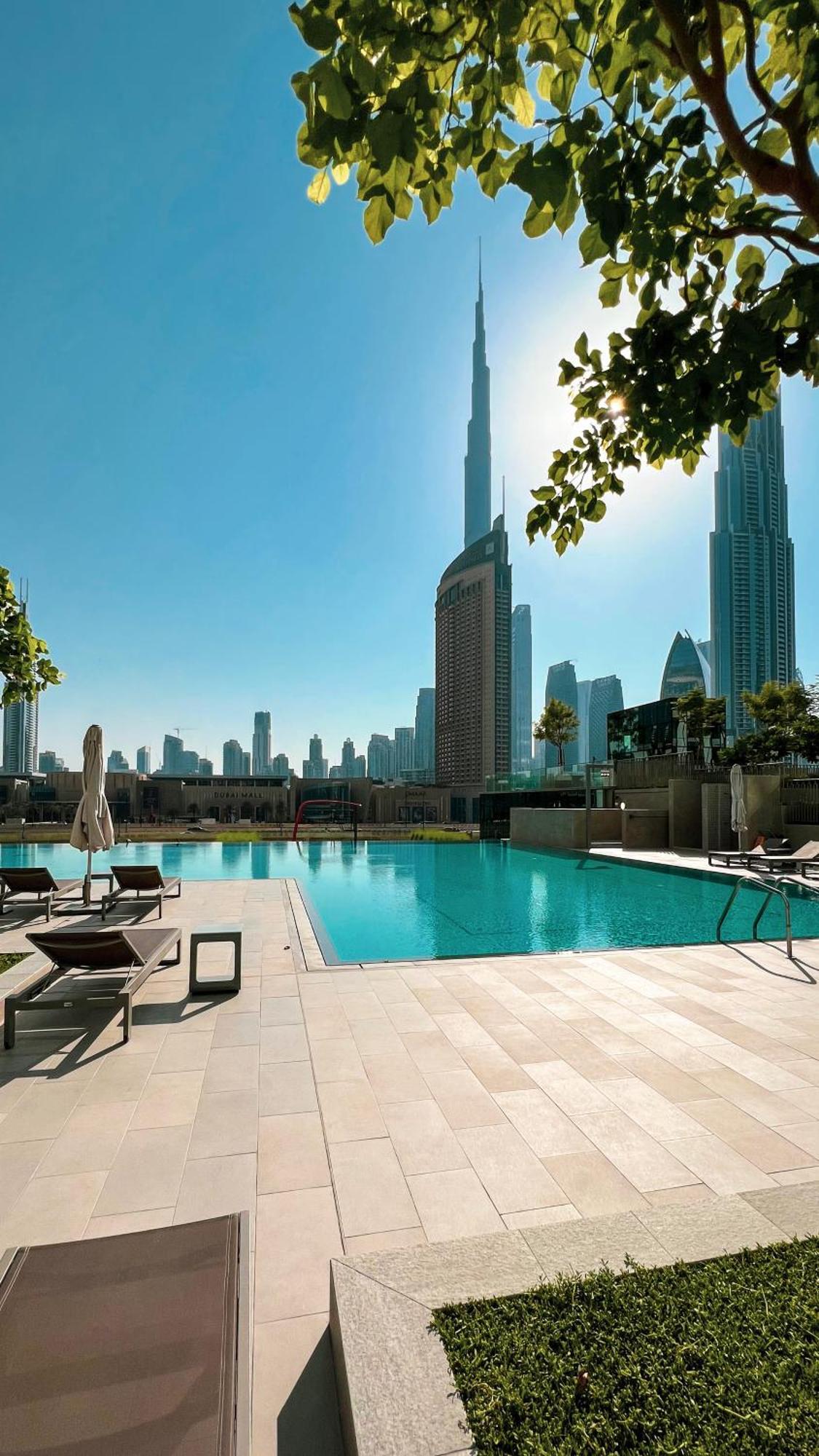 Apartment Mall Connected! Amazing Burj Khalifa View! Excellent Pool & Gym Access! *